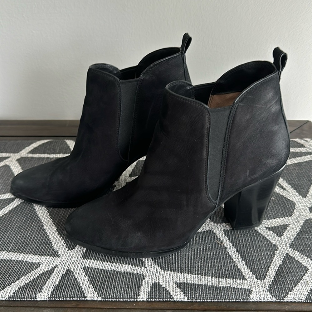 Michael Kors size 9 1/2 black distress suede booties